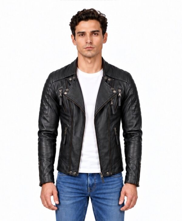 Zwarte leren bikerjas heren Versano TR60, open gedragen met omgeslagen revers en wit T-shirt.