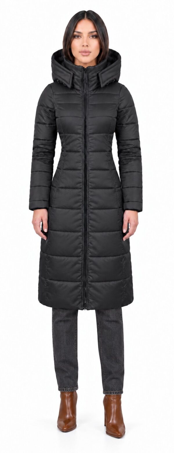 Lange zwarte dames winterjas Alexa met capuchon en ritssluiting, perfect voor koude winterdagen, van Versano.