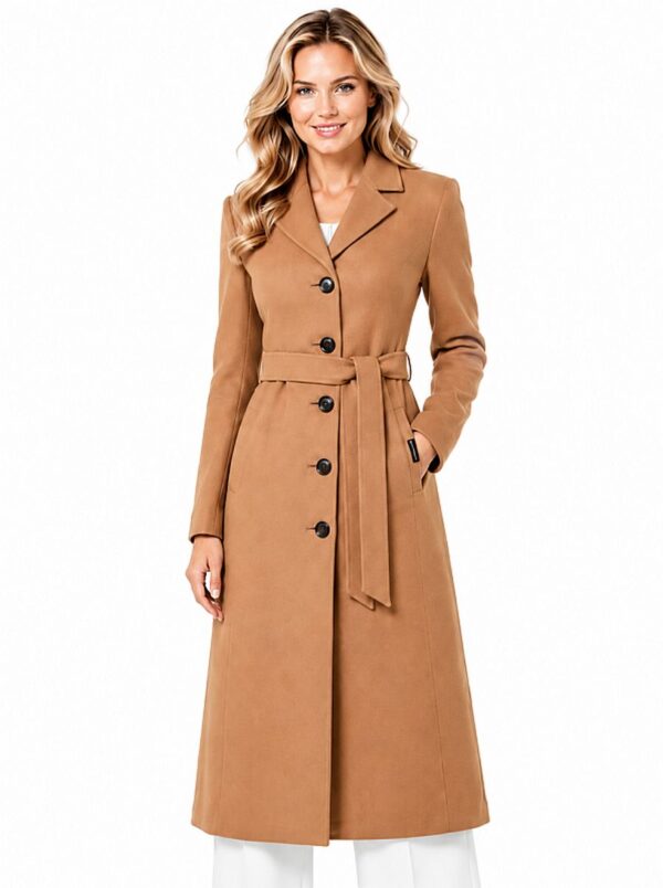 Lange camel Delfin damesmantel met getailleerde pasvorm en knoopsluiting